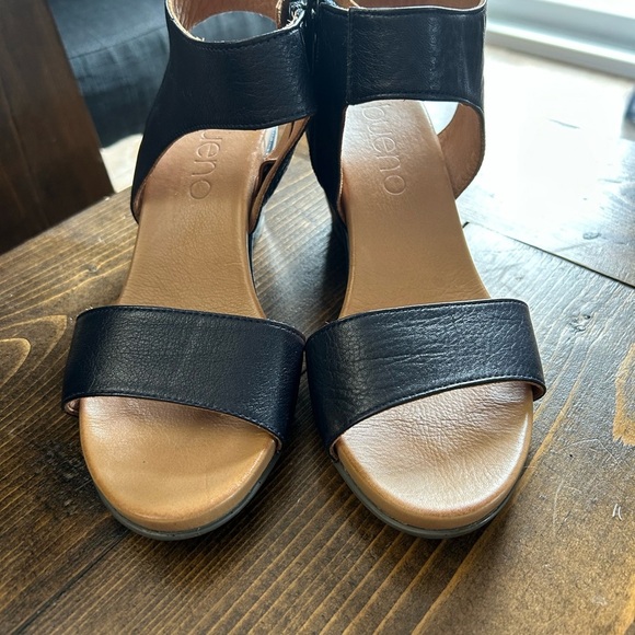 Bueno Navy and Tan Leather Wedge Sandals - Picture 5 of 6